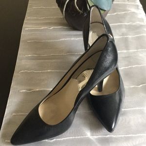 Michael Kors flex leather pumps