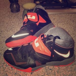 Men’s LeBron Soldier Basketball shoes