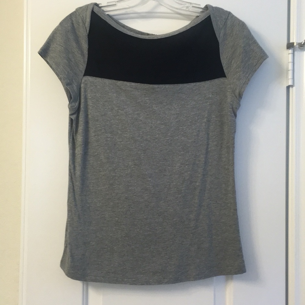 Black and gray tee zip back small short sleeve