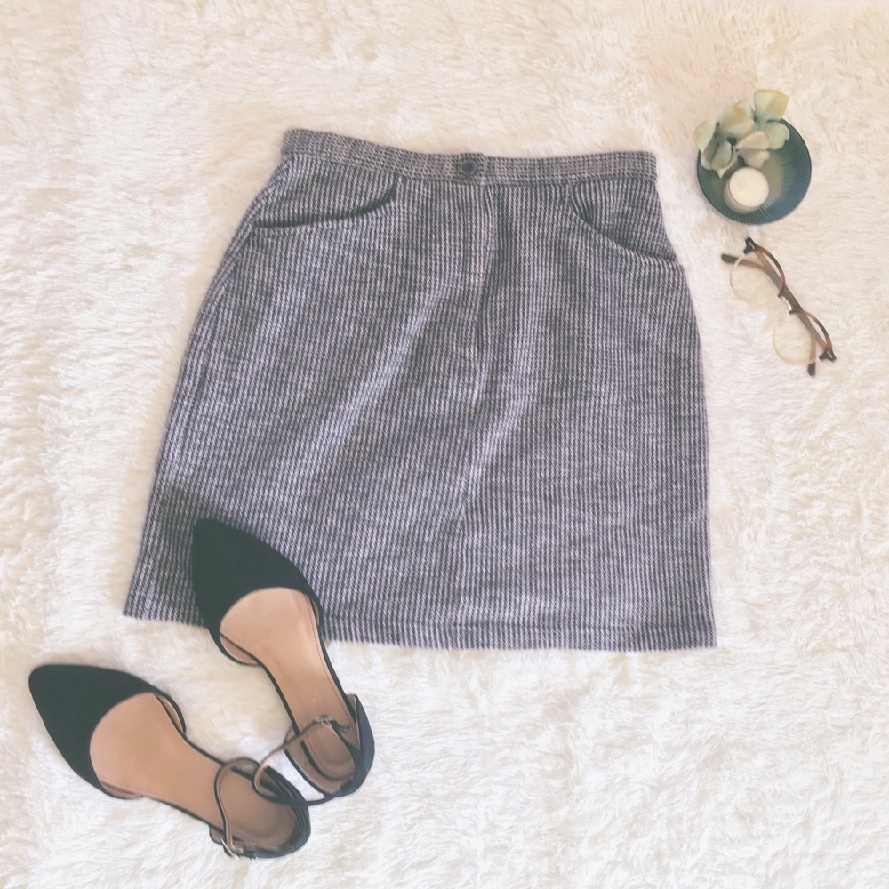 ✨Closet clear out✨ Brown finely grid skirt