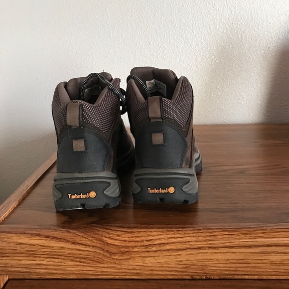 Women’s size 6 Timberland boots - Picture 3 of 5