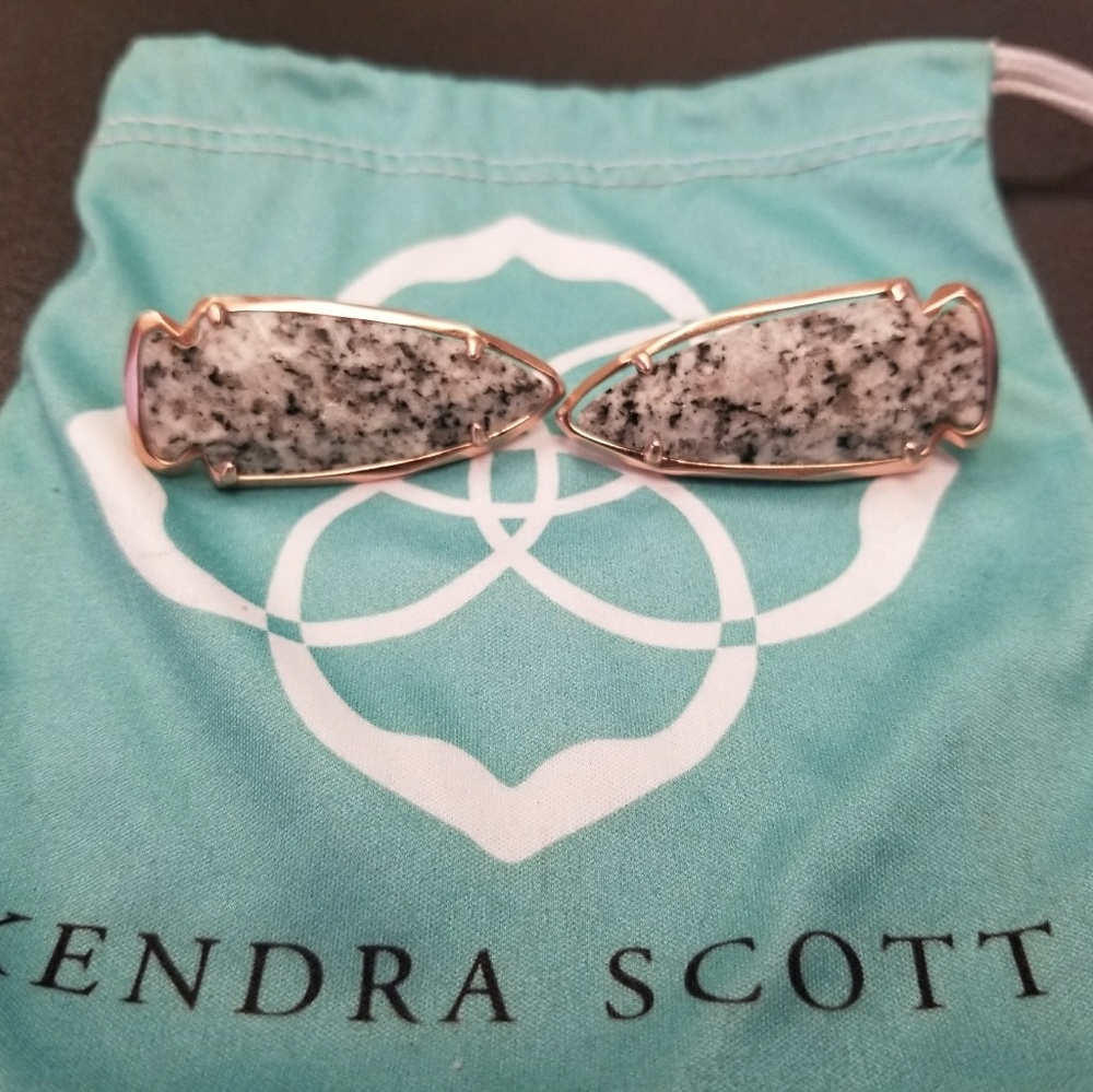 Kendra Scott Arrow Earrings - Picture 1 of 1