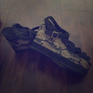 Leopard platform sandals faux suede size 9