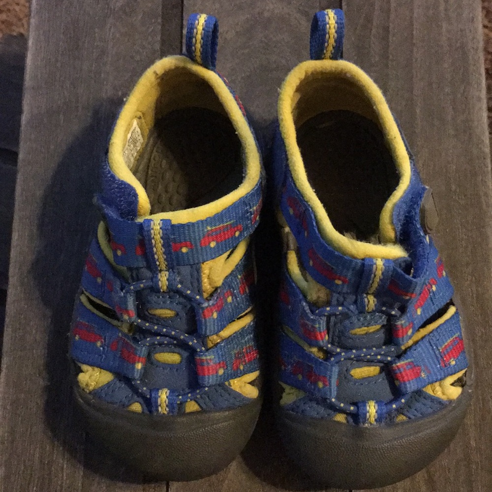 Keen toddler size 5 water shoes
