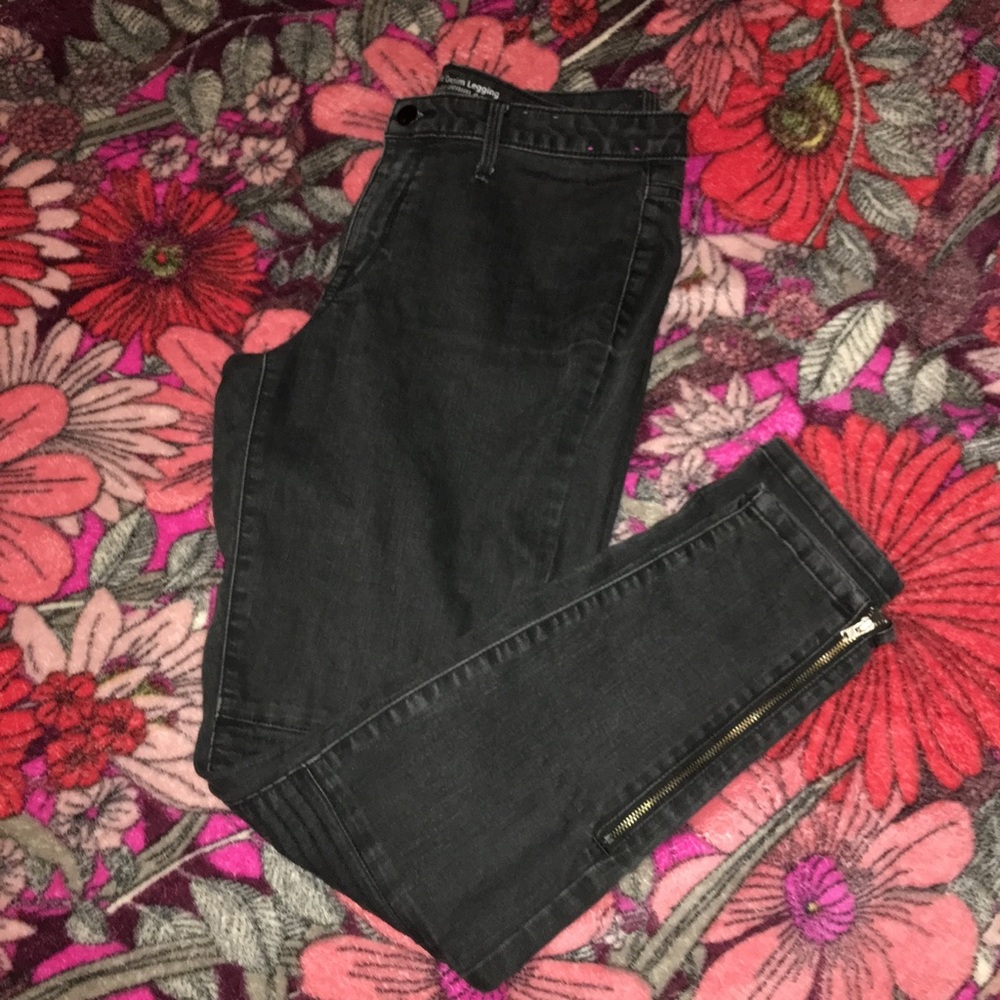 Black skinny jeans
