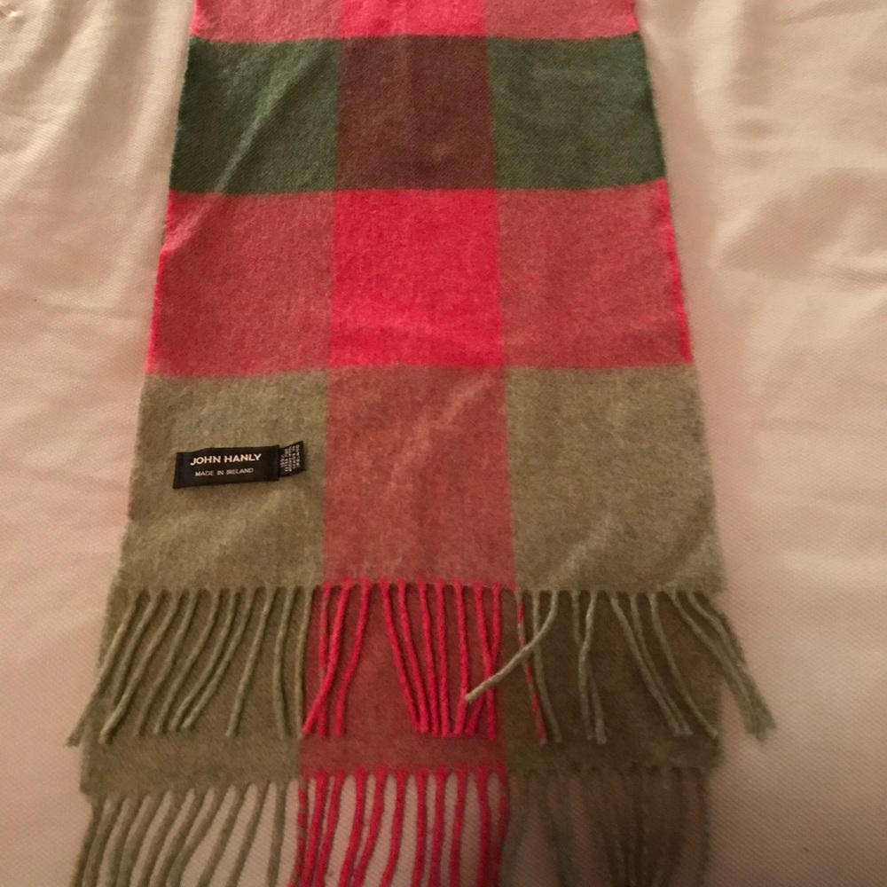 NWOT Perfect condition merino wool scarf