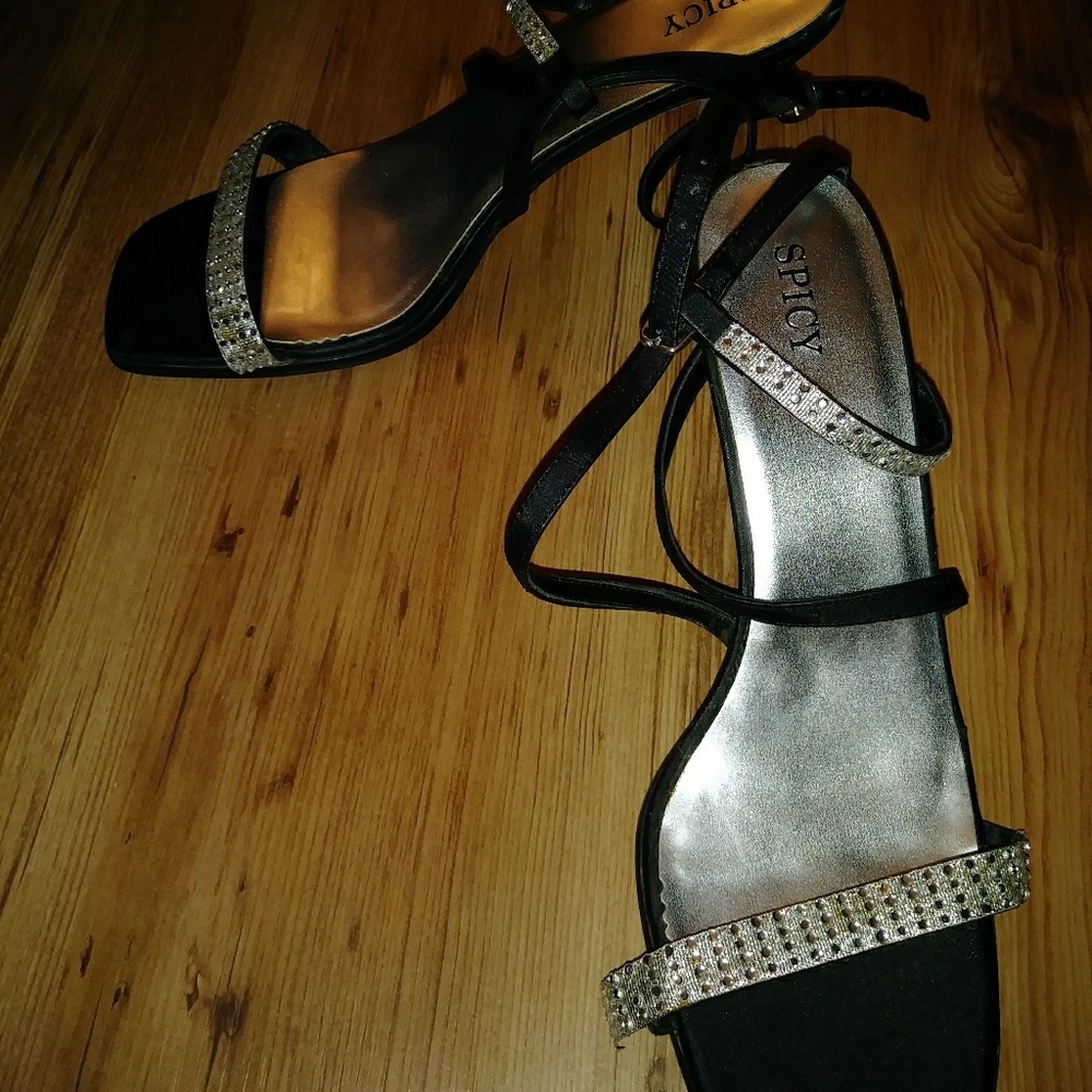 Strappy heéls short heels
