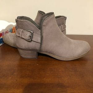 Women’s boots. Never worn.