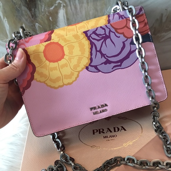 Prada Limited Edition "Rosso Dis Lips" Chain Bag - Picture 8 of 8