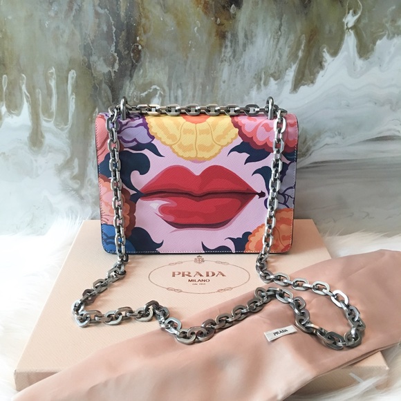 Prada Limited Edition "Rosso Dis Lips" Chain Bag - Picture 4 of 8