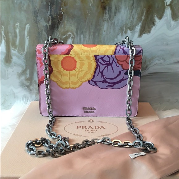 Prada Limited Edition "Rosso Dis Lips" Chain Bag - Picture 2 of 8