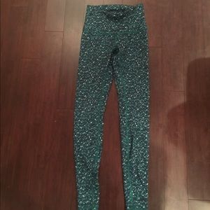 Lululemon WanderUnders size 6