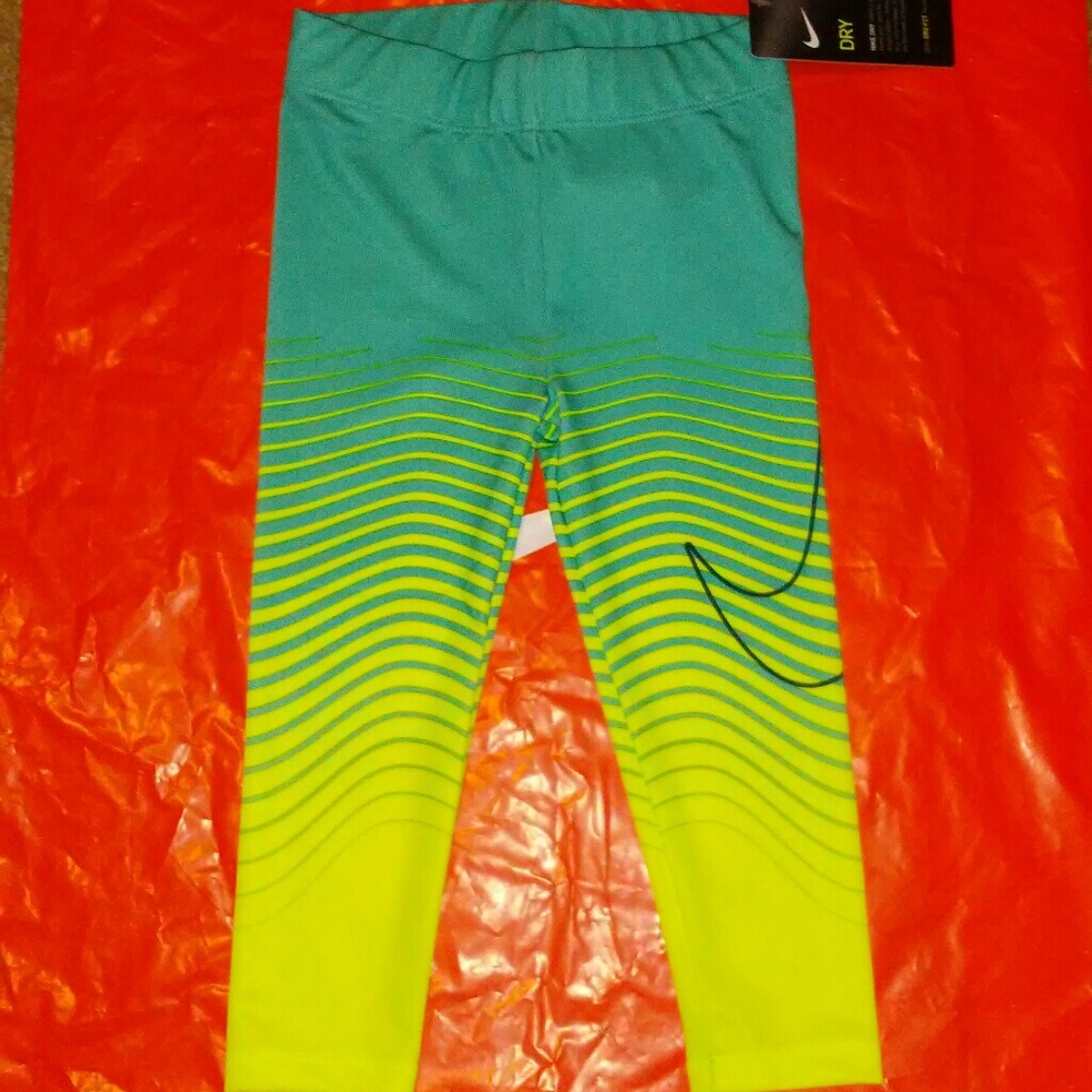 NWT Nike Legging
