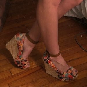 Chinese Laundry Wedges