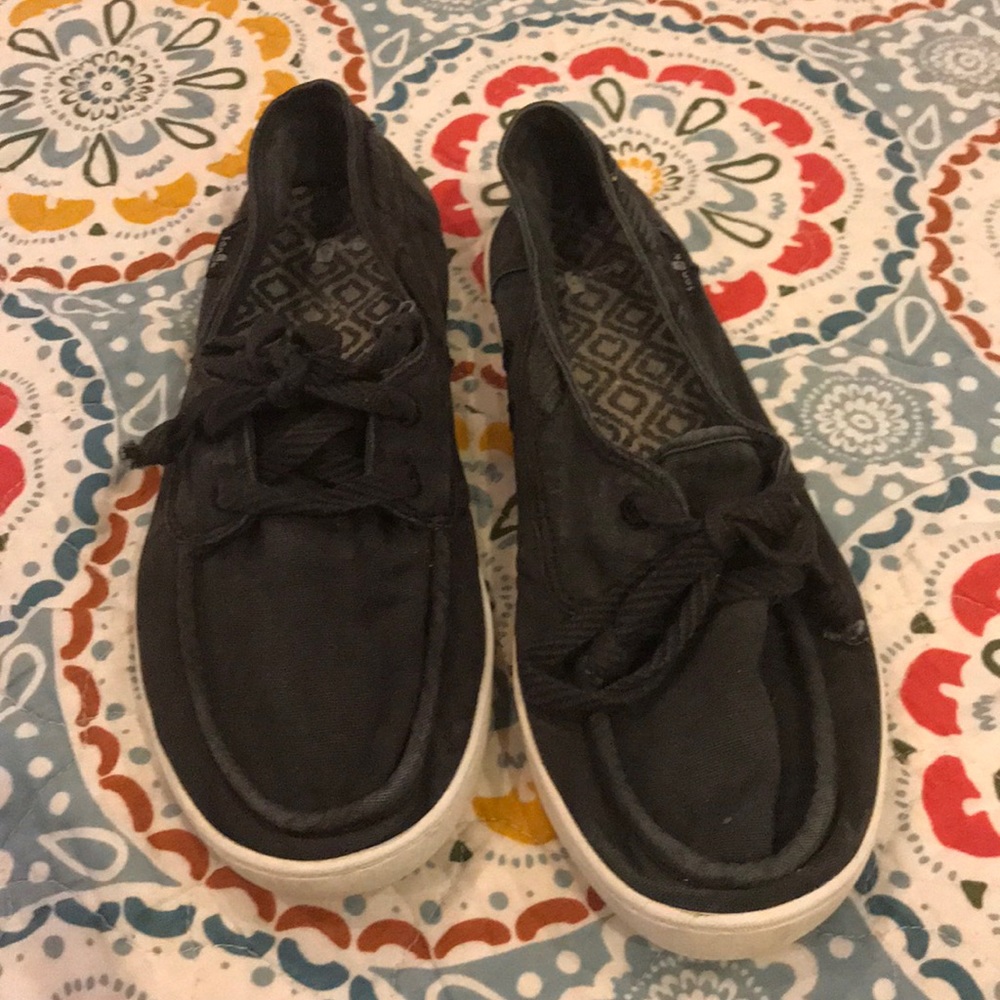 Sanuk woman’s pair o sail shoe