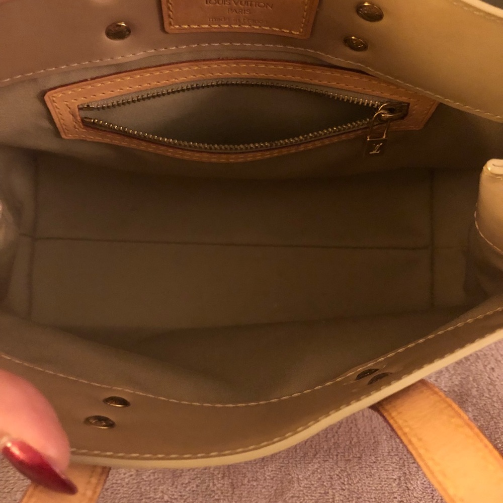 Authentic Louis Vuitton patent leather bag - Picture 4 of 8