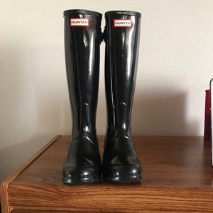 Black hunter boots (NEW) size 6