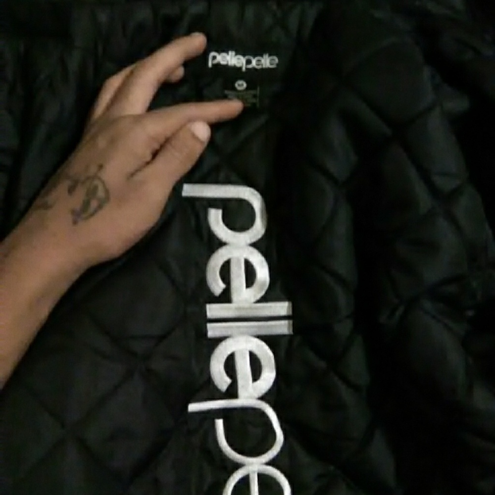 Woman's pelle pelle