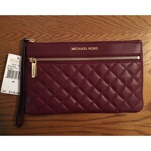 24hr Deal‼️Michael Kors LG Zip Clutch
