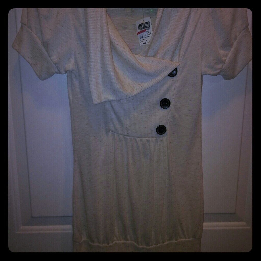 New Women's size small Wet Seal.