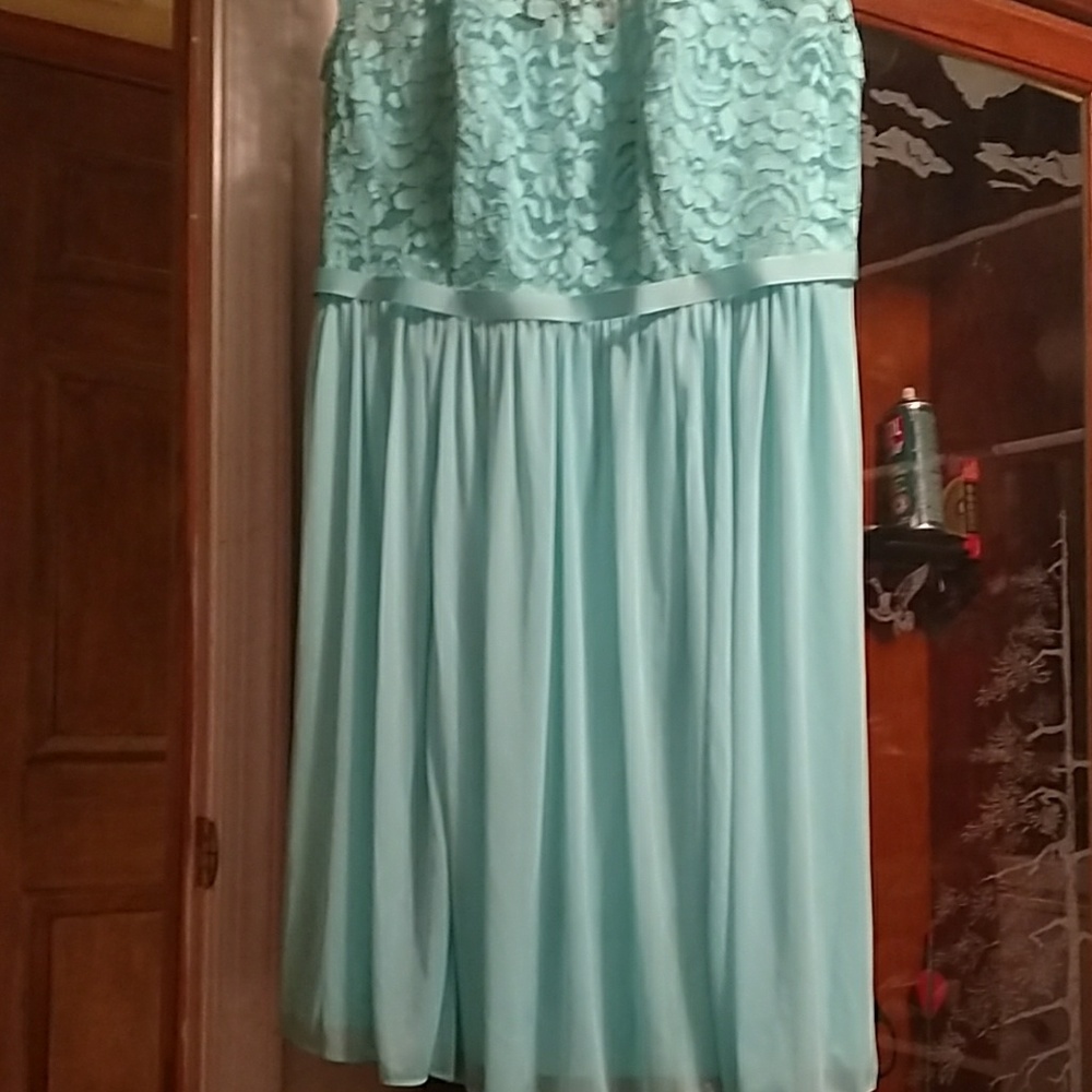 Dress - Picture 2 of 4