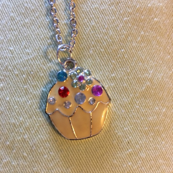 Girl’s 14" Claire's Cute Enamel Cupcake Necklace - Picture 4 of 5
