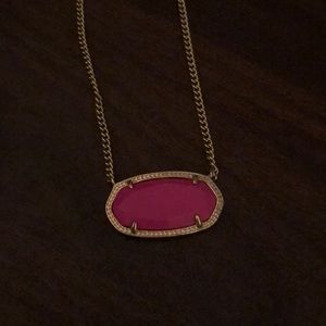 Kendra Scott Dylan necklace. Very open to offers!