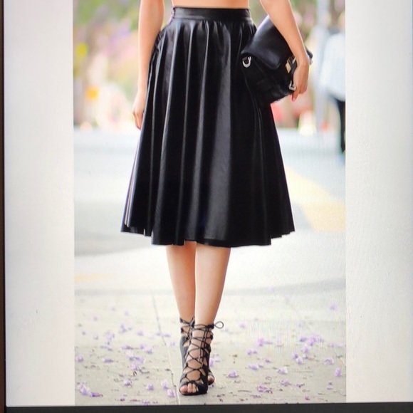 Black leather like skirt - Picture 2 of 5