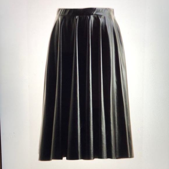 Black leather like skirt - Picture 3 of 5