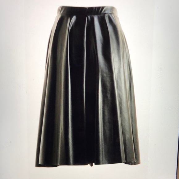 Black leather like skirt - Picture 4 of 5