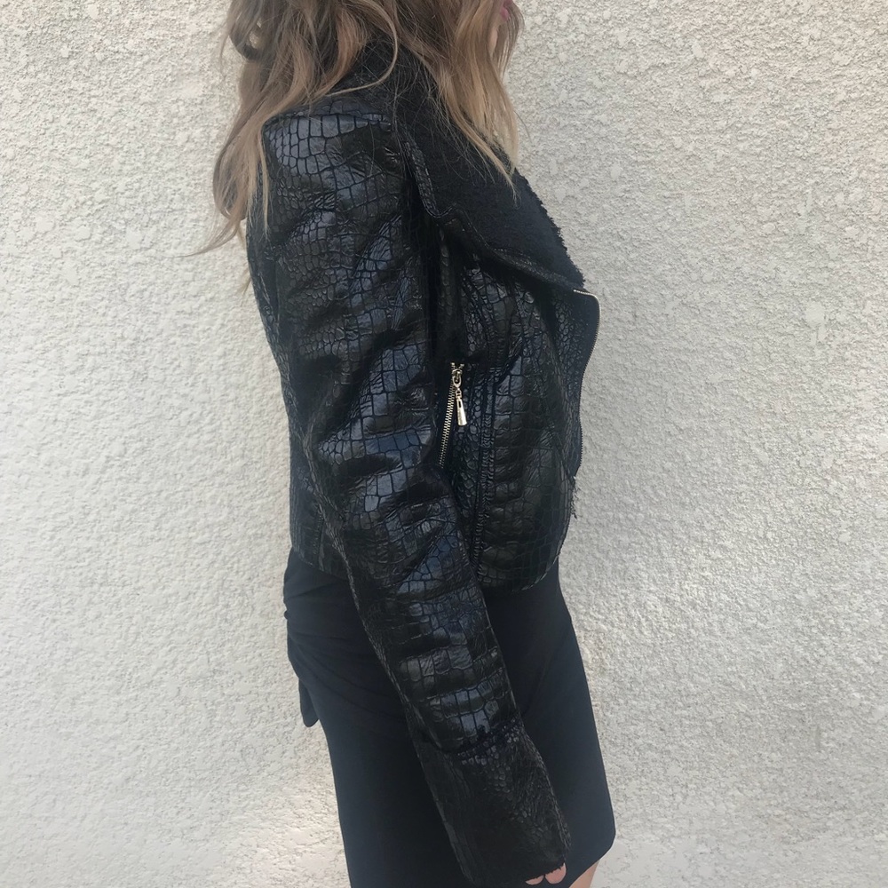 GREAT DEAL ❗️FAUX LEATHER JACKET - Picture 5 of 6
