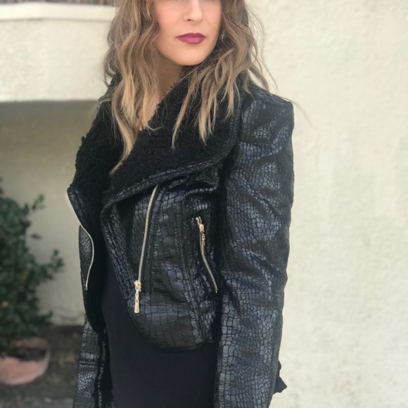 GREAT DEAL ❗️FAUX LEATHER JACKET - Picture 2 of 6