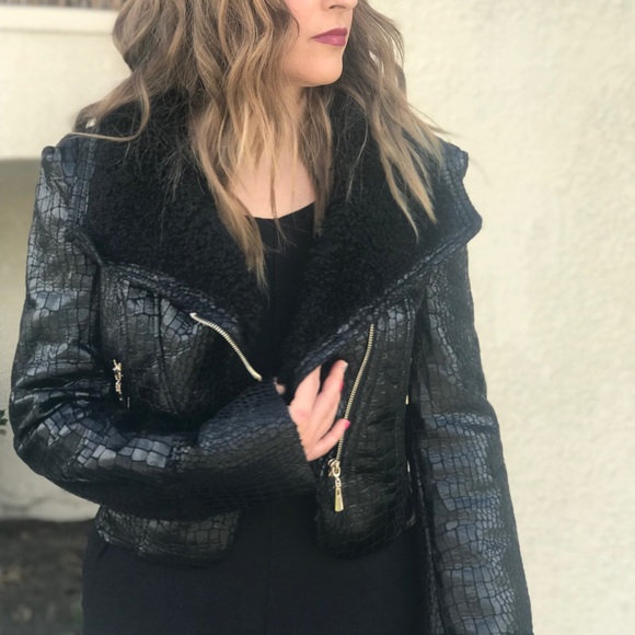 GREAT DEAL ❗️FAUX LEATHER JACKET - Picture 3 of 6