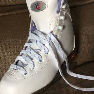 Youth Ice Skates