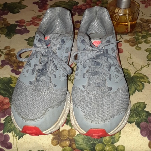 Nikes - Picture 2 of 4