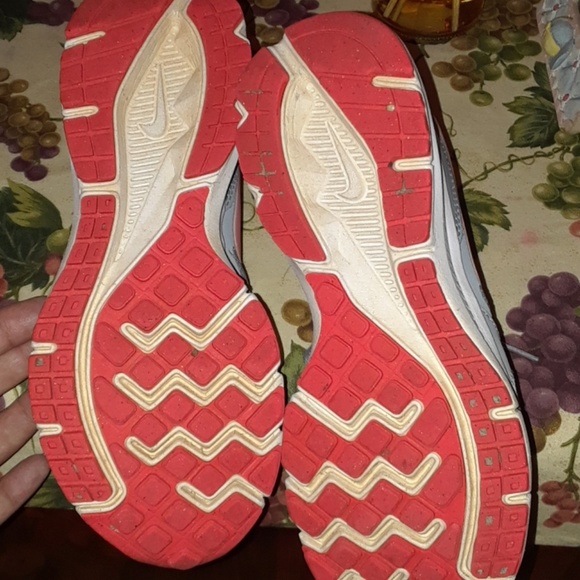 Nikes - Picture 3 of 4