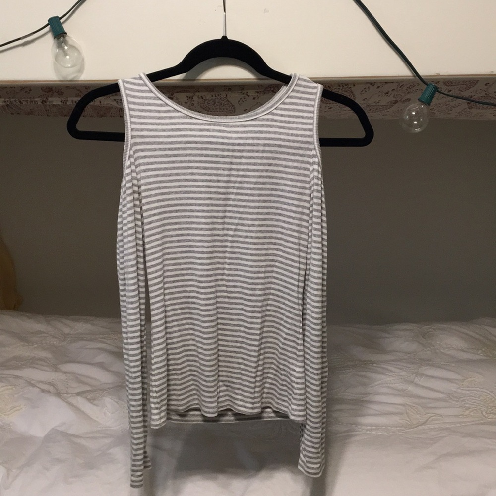 Emma & Sam LF store long sleeve cut out shoulders
