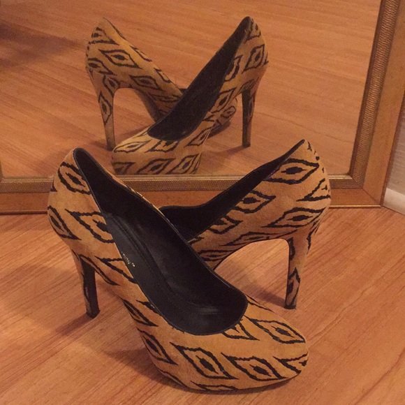 HOT Aztec Print Heels - Picture 1 of 1