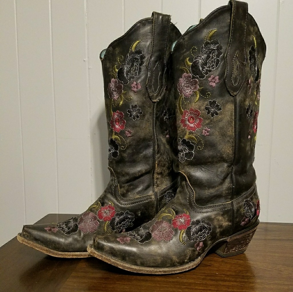 Ladies Corral Vintage Boots Size 8.5