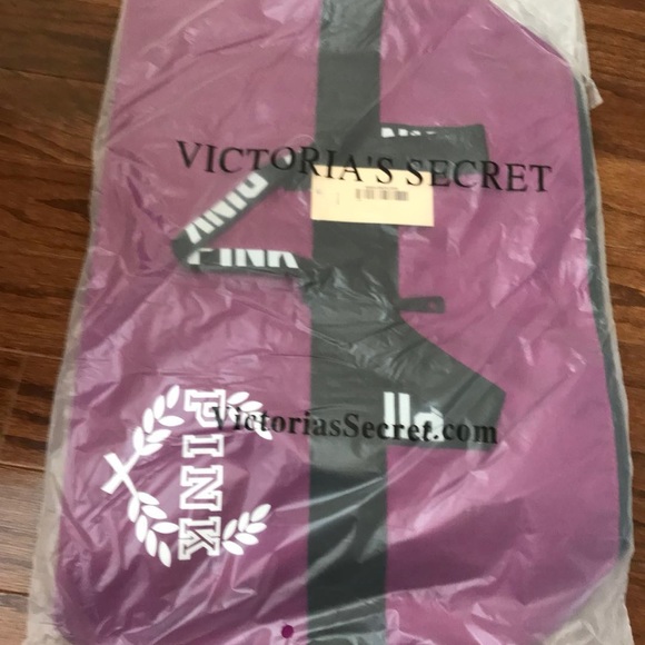 New Victoria’s Secret Duffle Gym Bag - Picture 4 of 4
