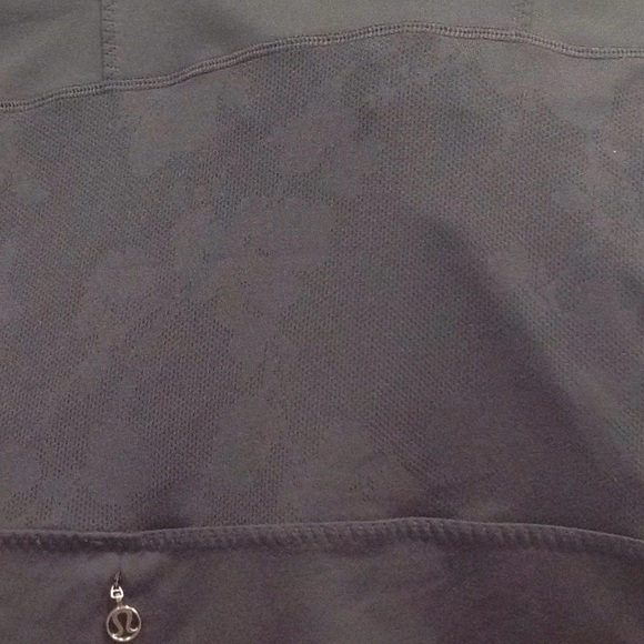 Lululemon workout top - Picture 4 of 5