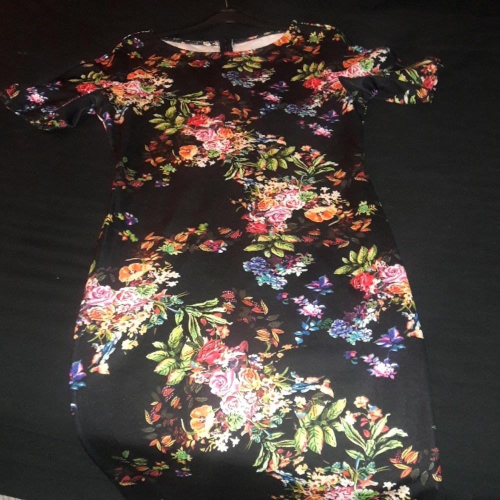 Black Floral Bodycon dress!!  👗❤️😍WORN ONCE