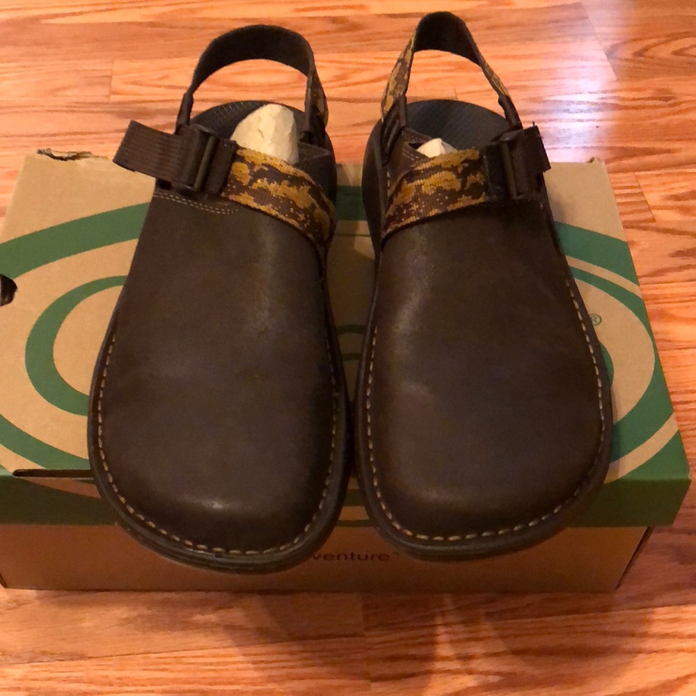 New with Box Chaco Toecoop