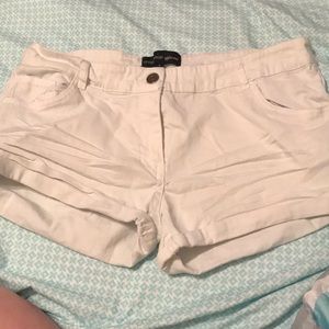 Cute white shorts size L.