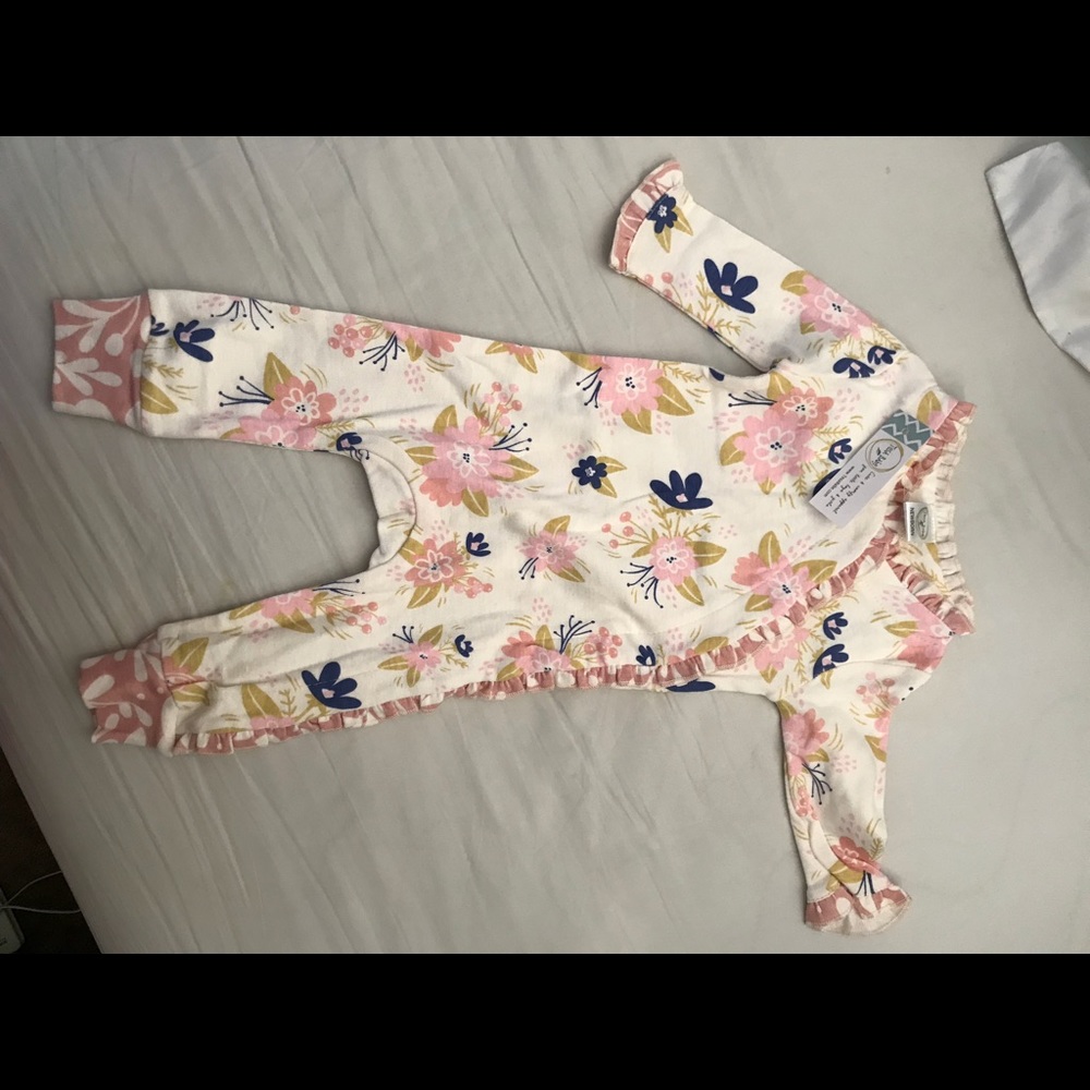 Brand new Tesa Babe onesie in size newborn!
