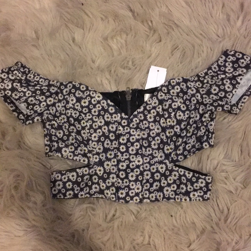 LF daisy cut out crop