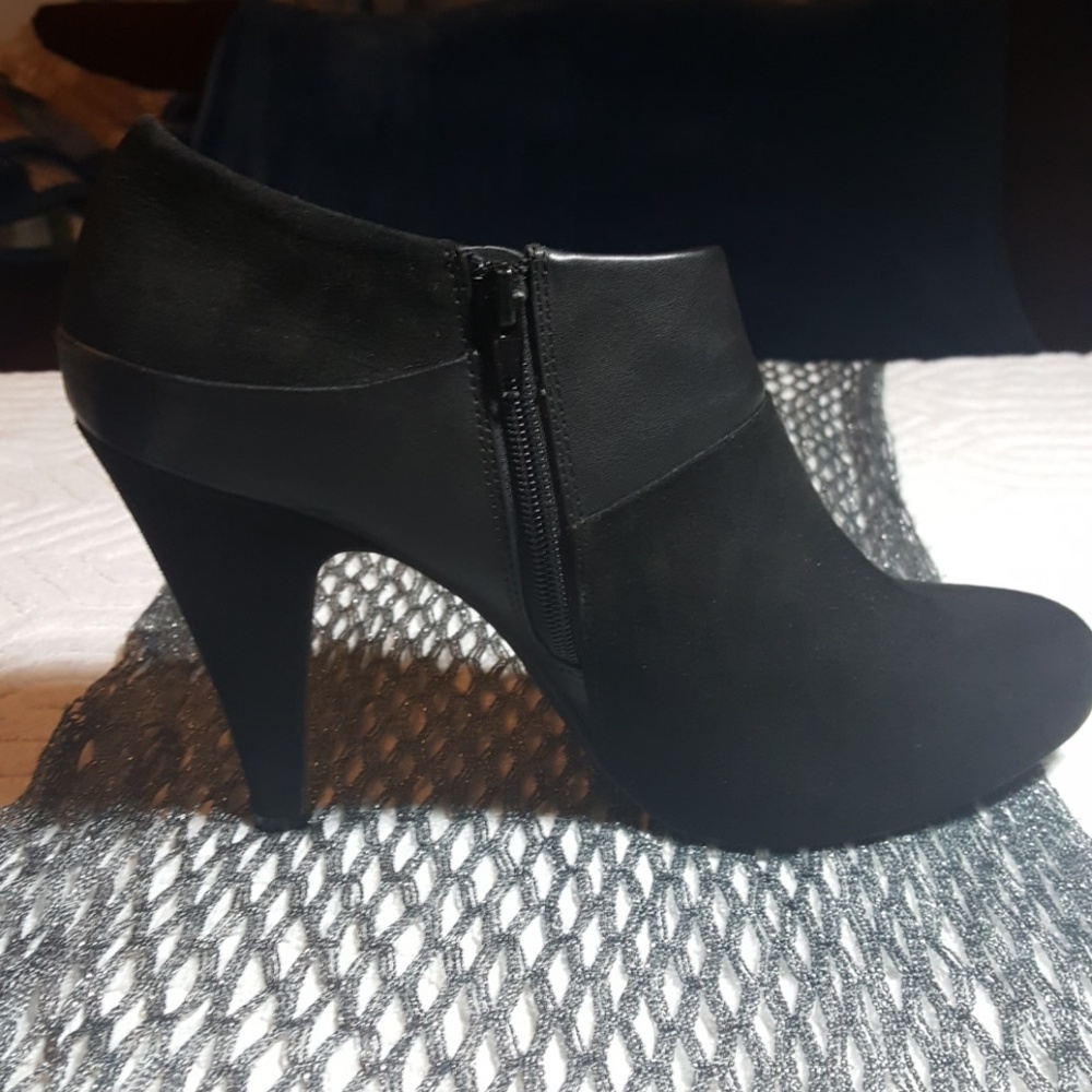 High Heeled Black Bootie, Regal Shootie👢