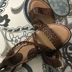 Cute and comfortable straps sandals