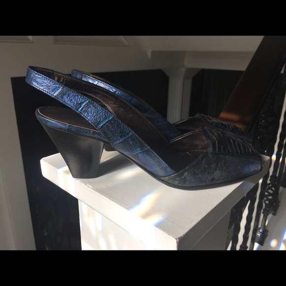 Metallic blue beautiful sandals. - Picture 6 of 6