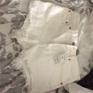 white levi 501 shorts